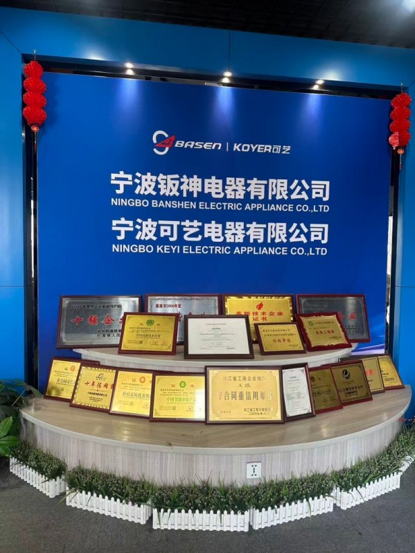 Ningbo Keyi rafforza la competitività del commercio estero digitale attraverso la discussione dei problemi